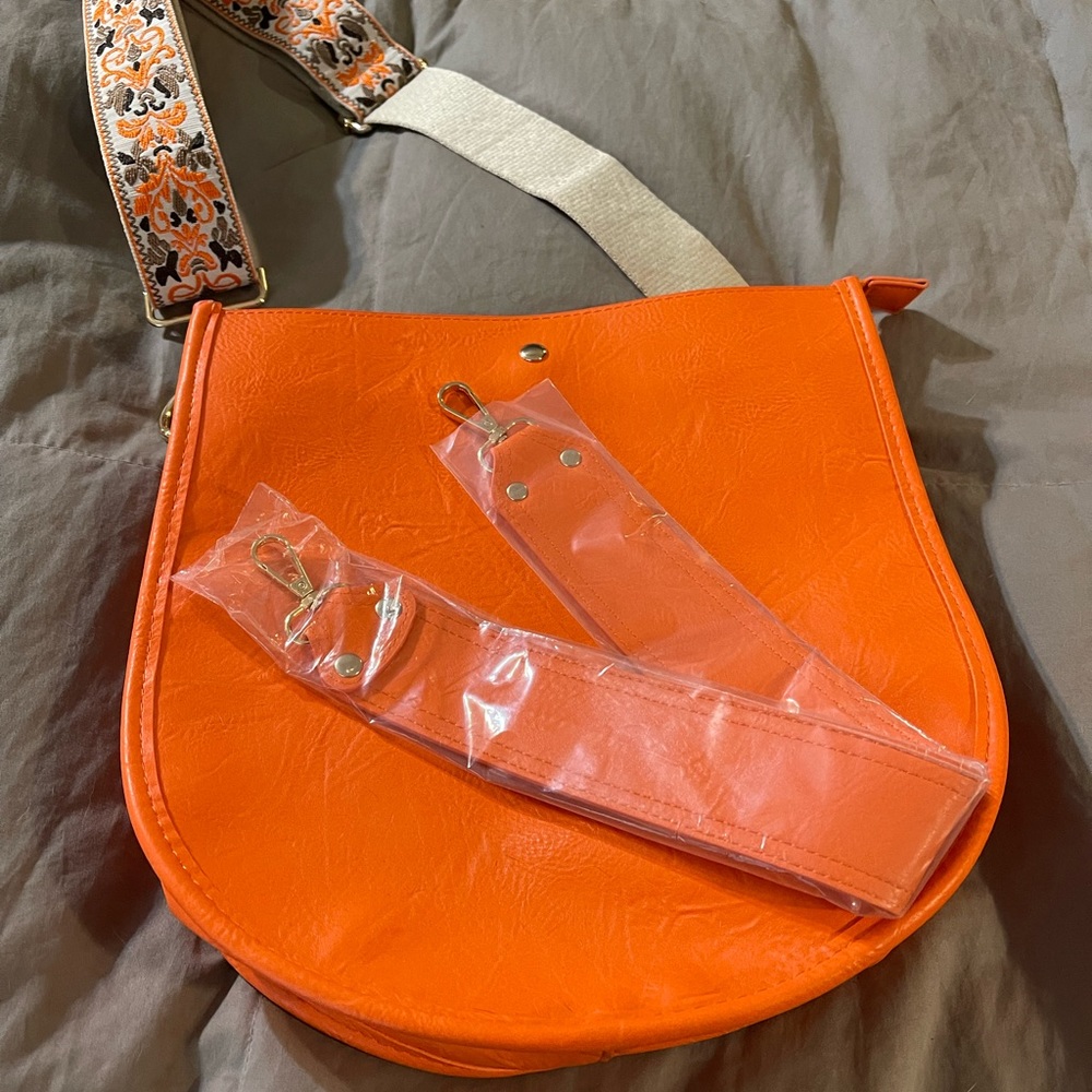 ADHORNED Double Entry U-Shaped Messenger w/2 Straps and RFID Pouch